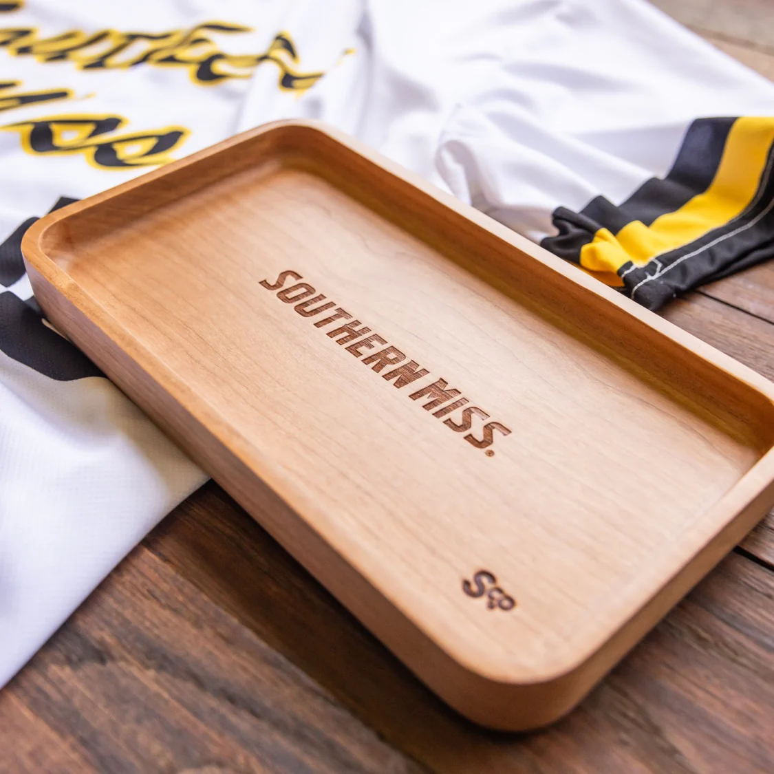 1329-cherry-southern-miss-wooden-valet-1.webp