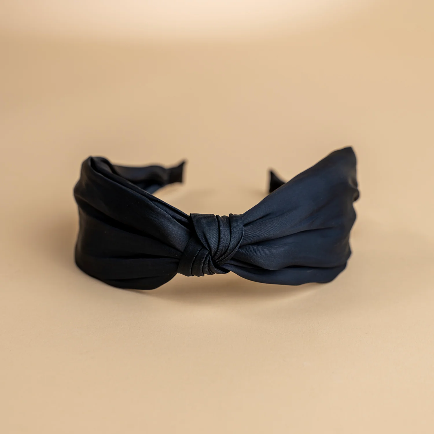 1498-erin-s-solid-top-knot-headband-1.webp
