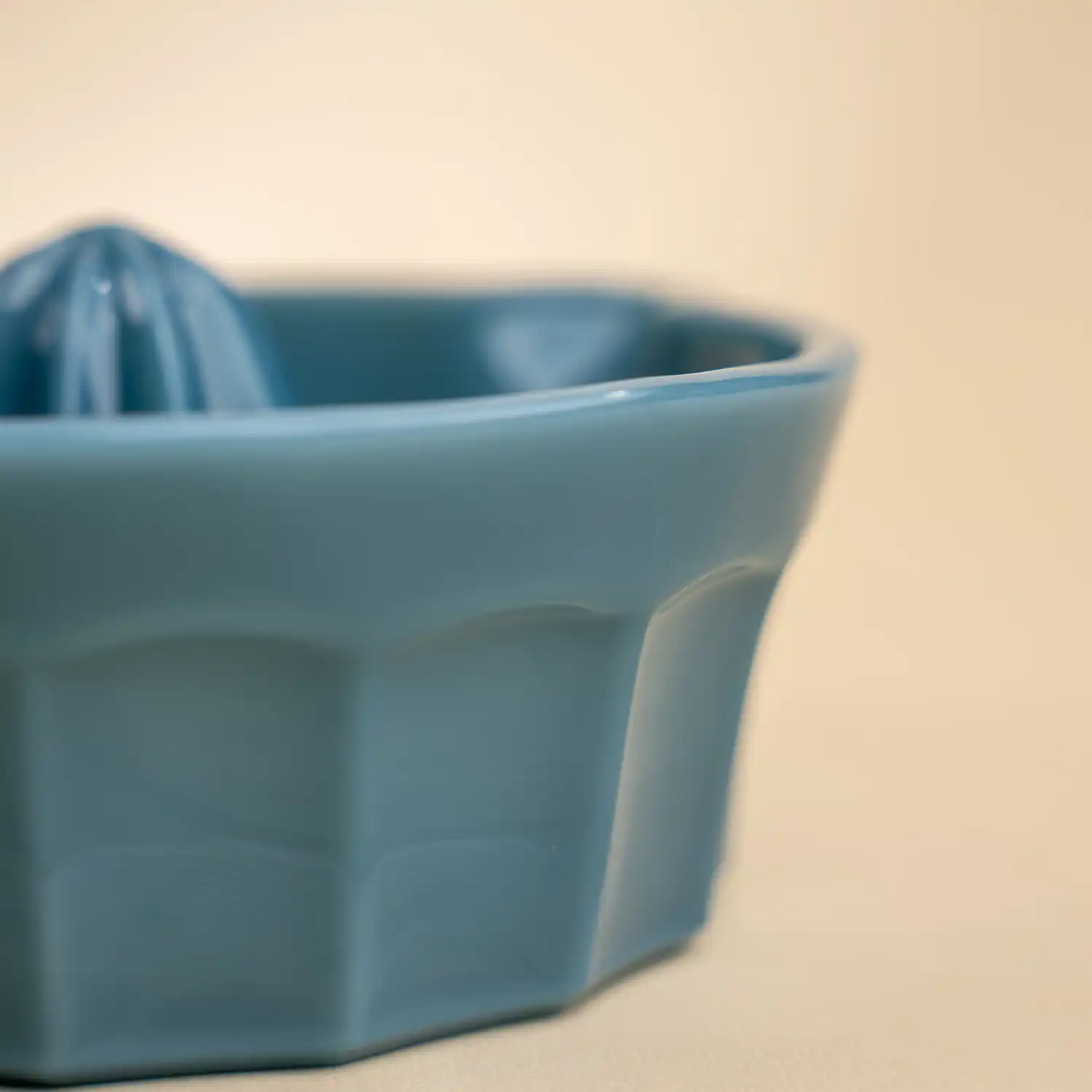 1632-georgia-blue-juice-reamer-1.webp