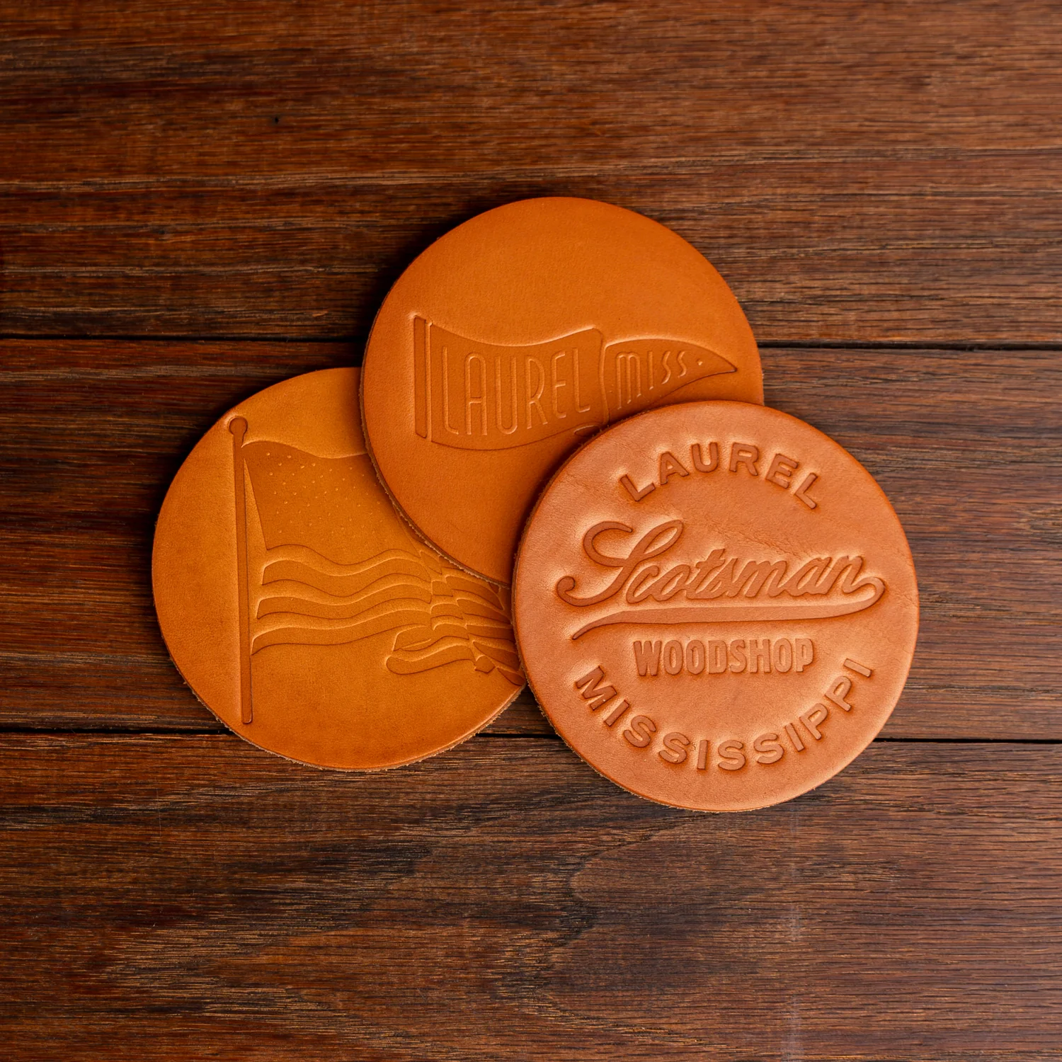 1879-laurel-pennant-leather-coaster-1.webp