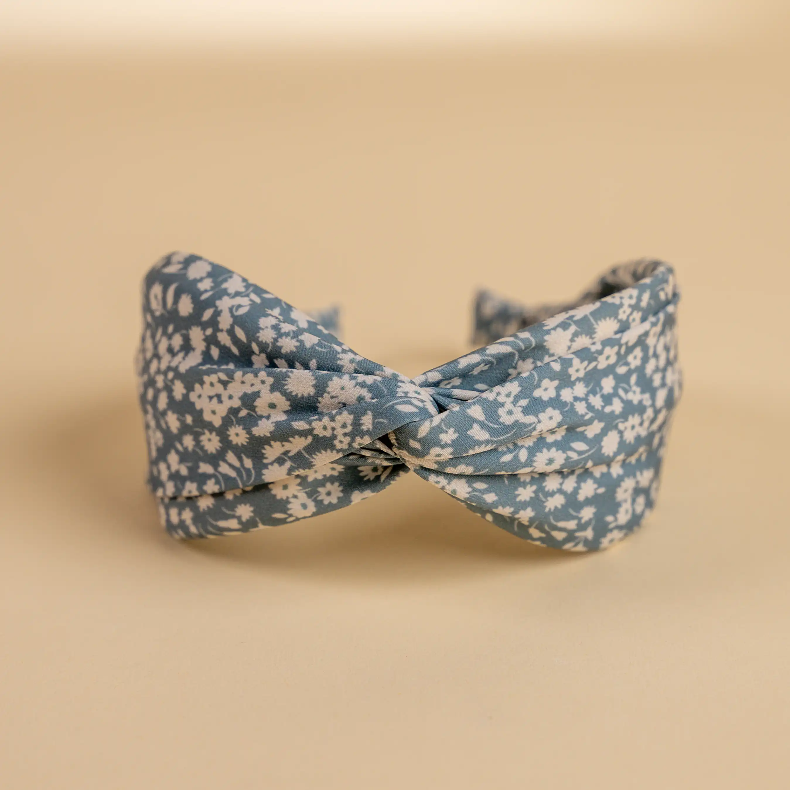 2058-lucy-s-simple-floral-headband-1.webp