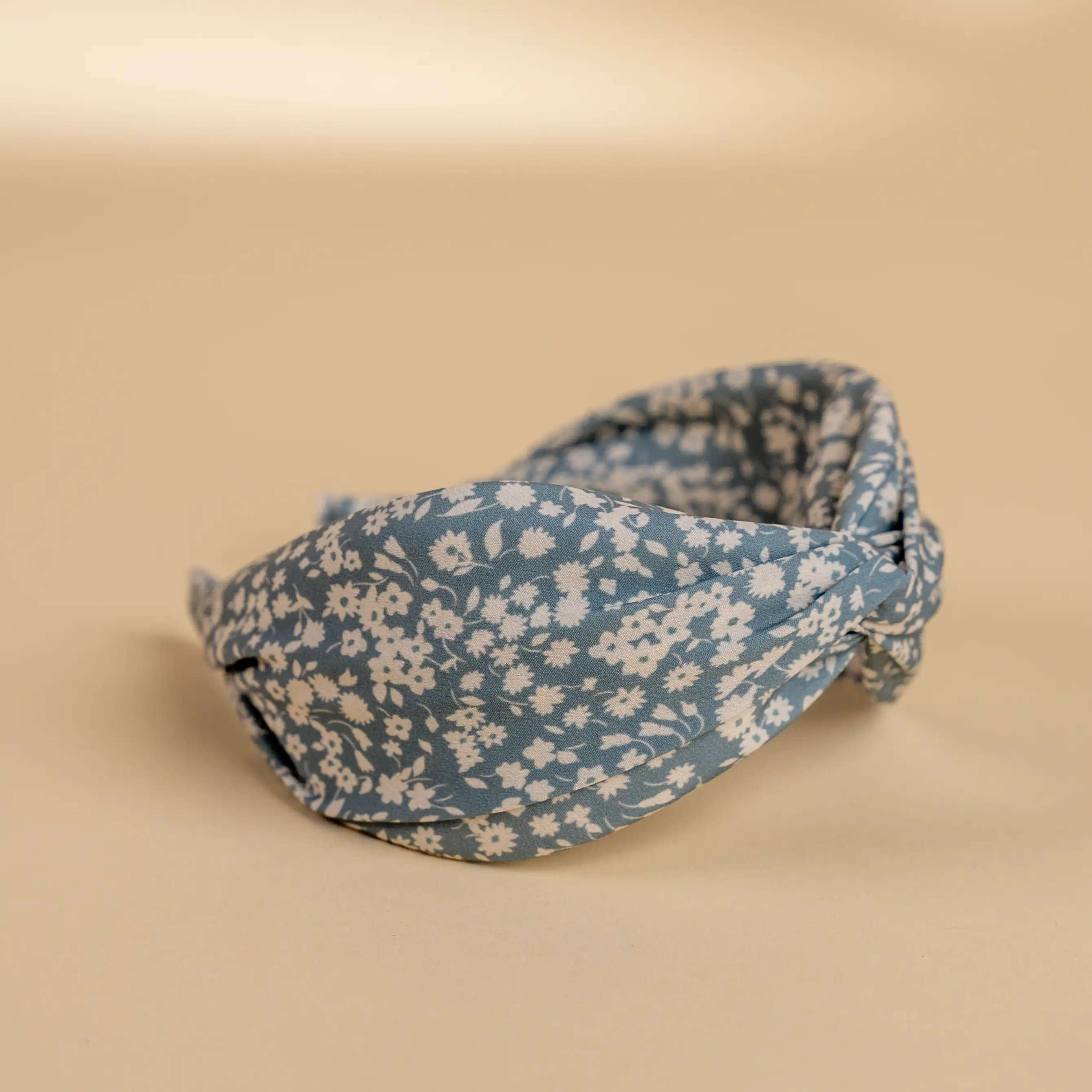 2058-lucy-s-simple-floral-headband-1.webp