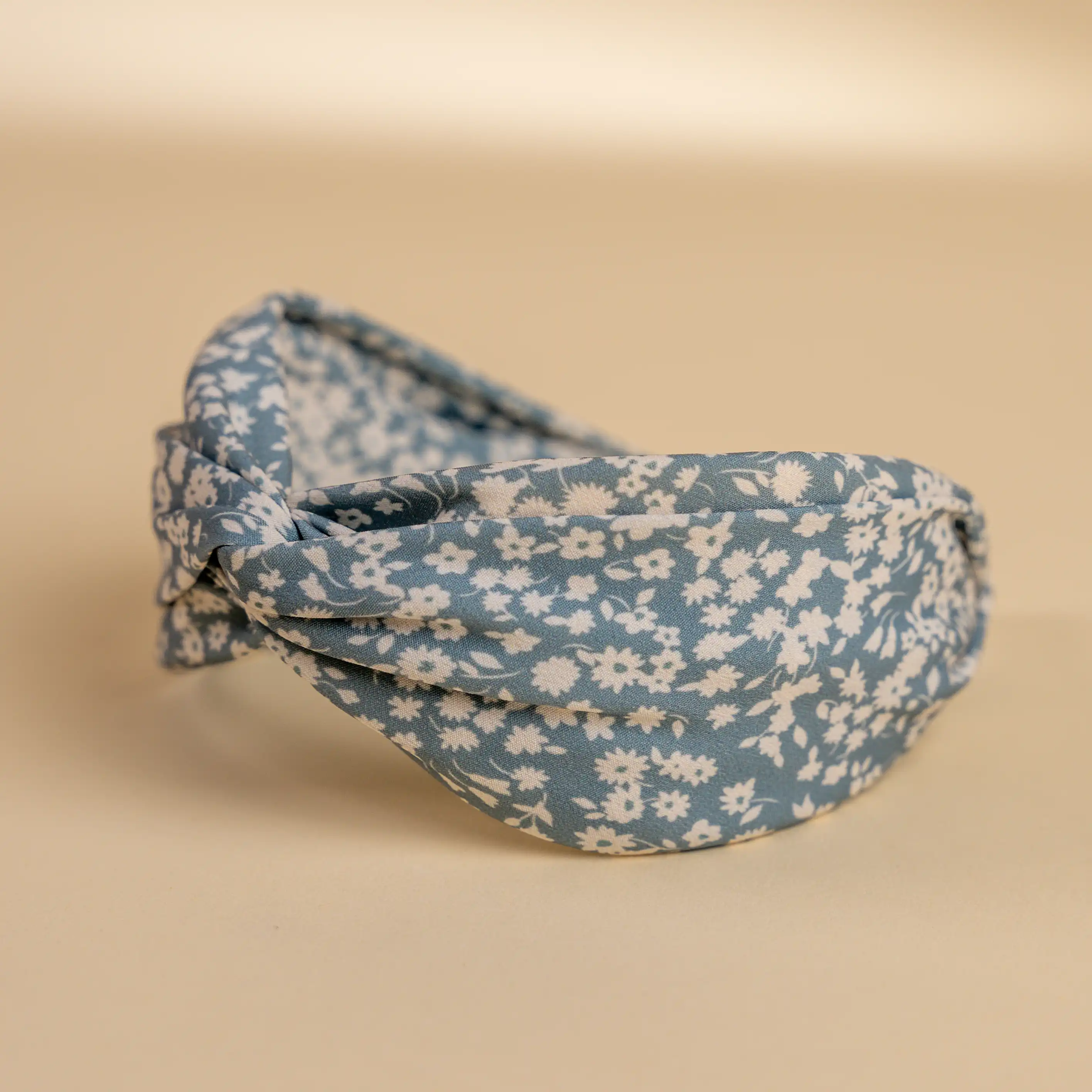 2058-lucy-s-simple-floral-headband-1.webp