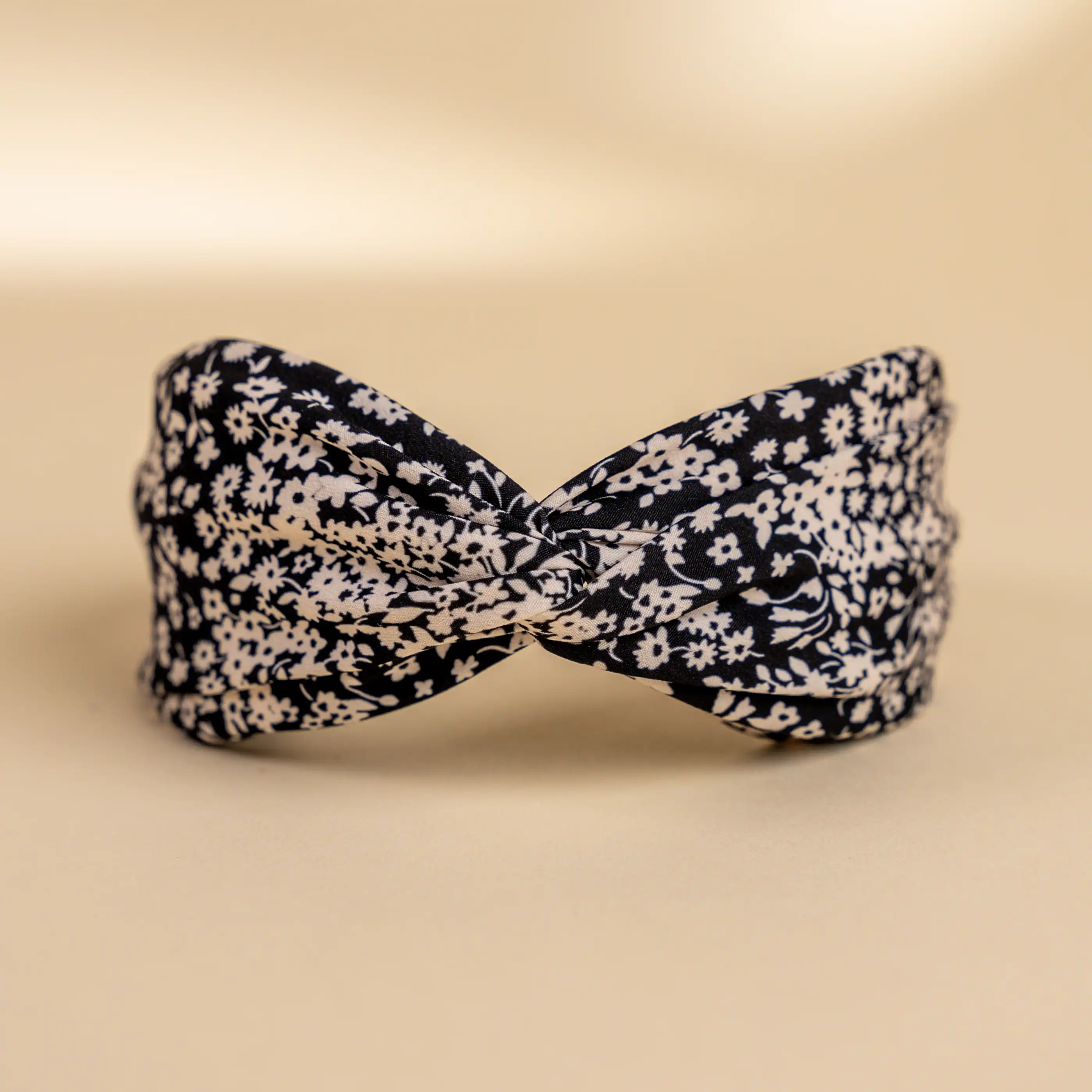 2058-lucy-s-simple-floral-headband-1.webp