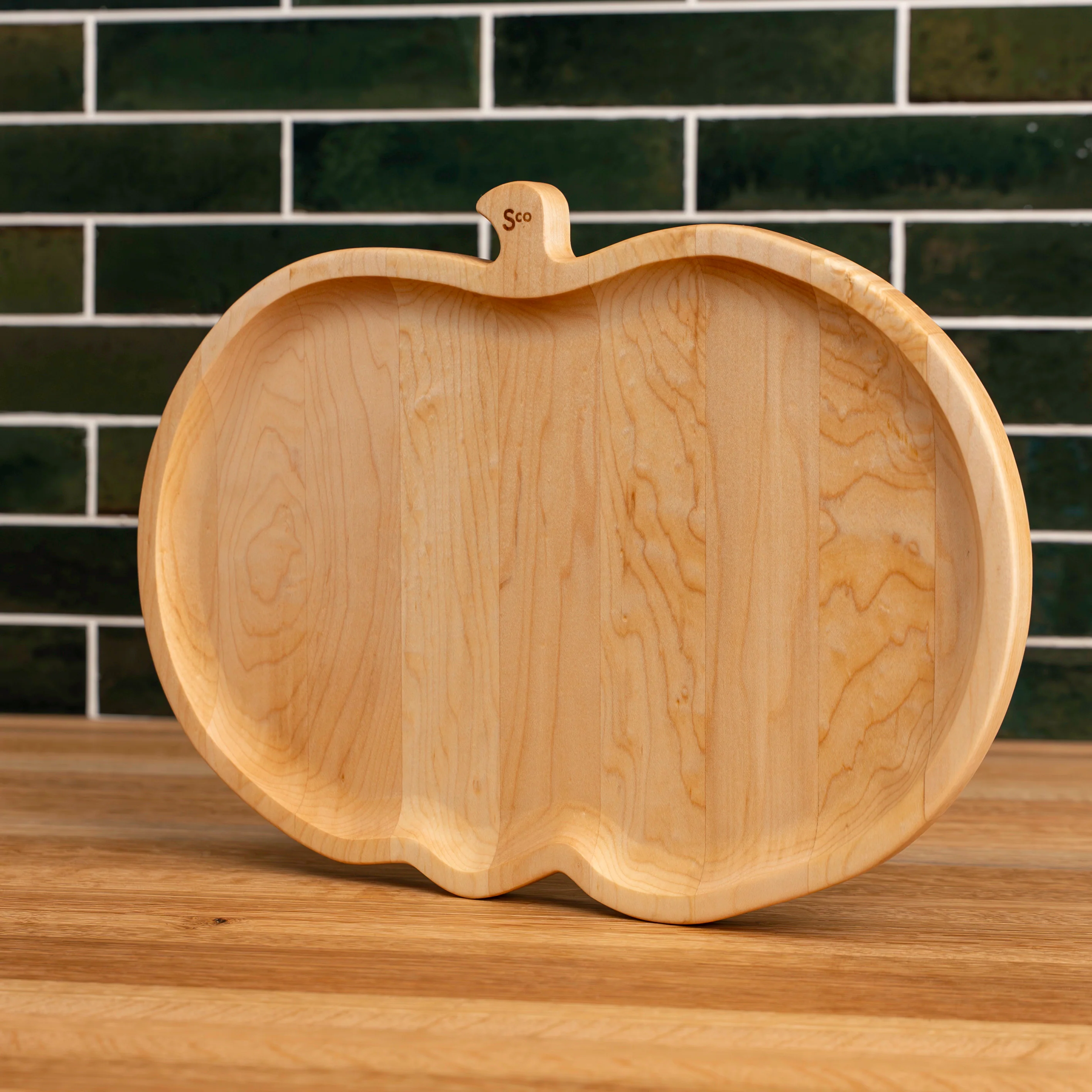 2785-maple-pumpkin-carving-board-1.webp