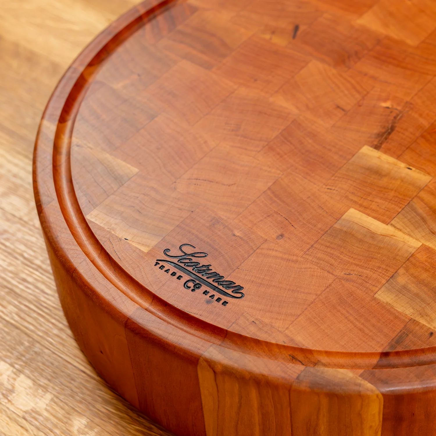 297-cherry-end-grain-round-butcher-block-with-juice-groove-1.webp