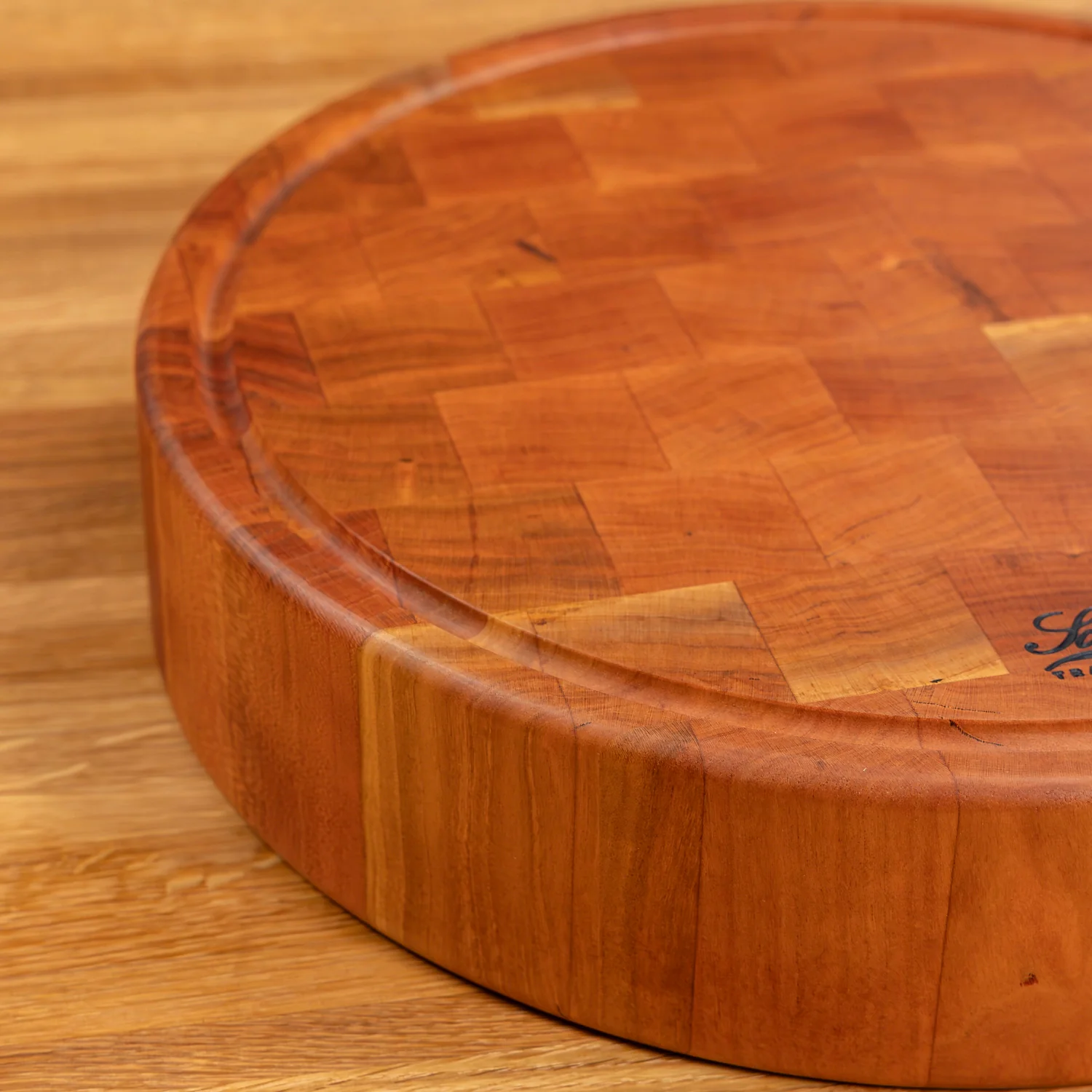 297-cherry-end-grain-round-butcher-block-with-juice-groove-1.webp