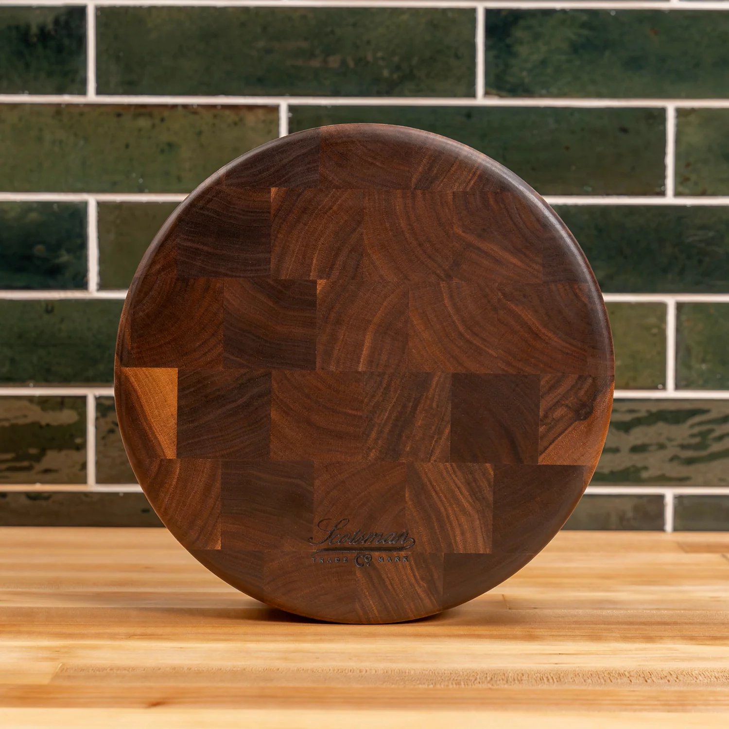 310-walnut-end-grain-round-butcher-block-1.webp
