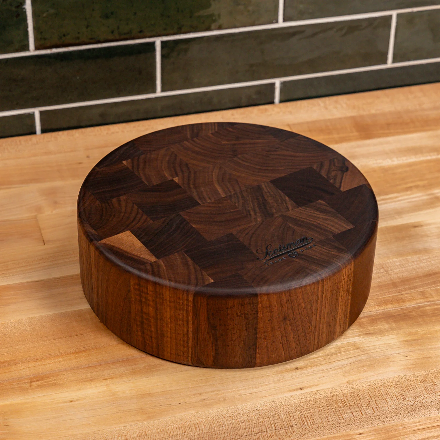 310-walnut-end-grain-round-butcher-block-1.webp