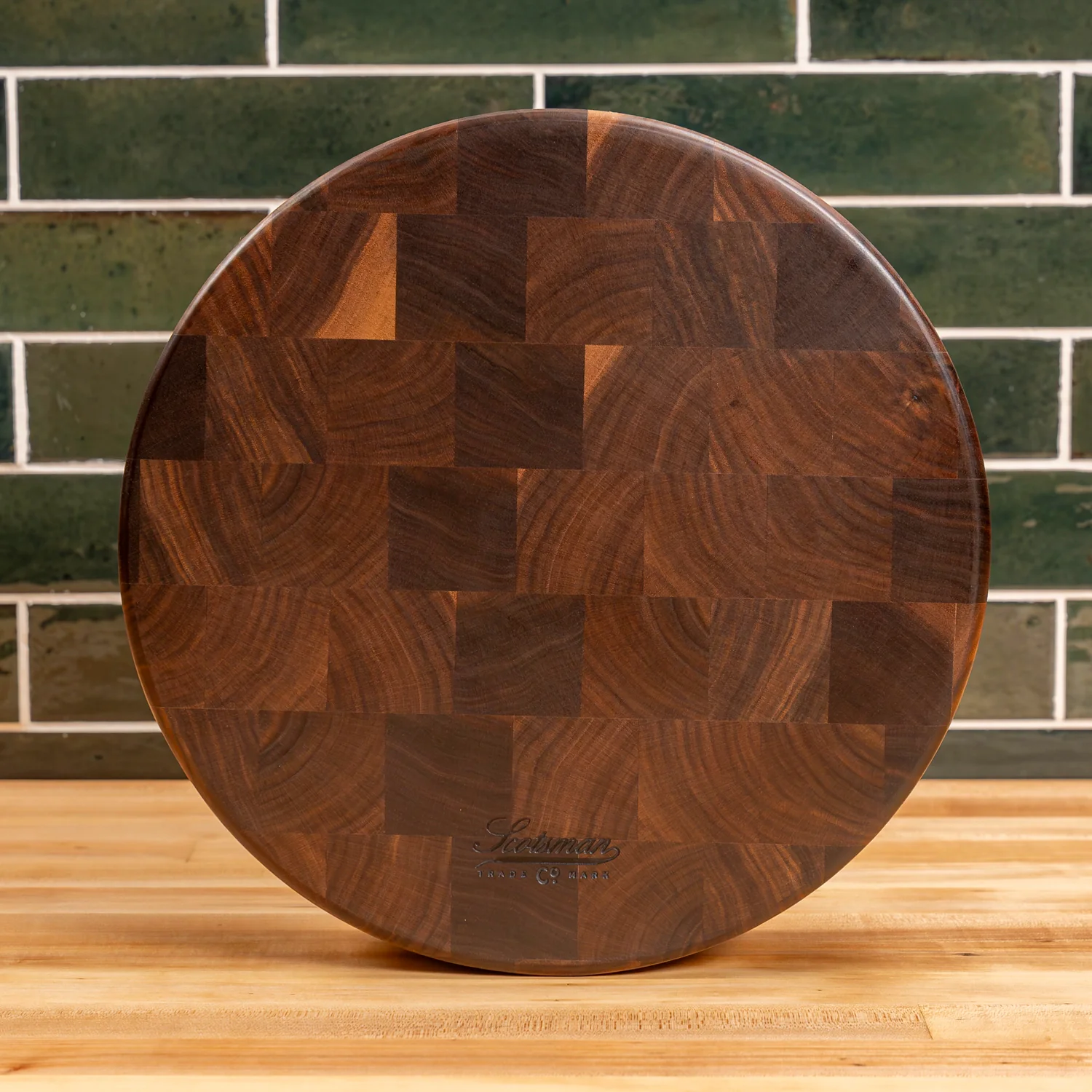 310-walnut-end-grain-round-butcher-block-1.webp