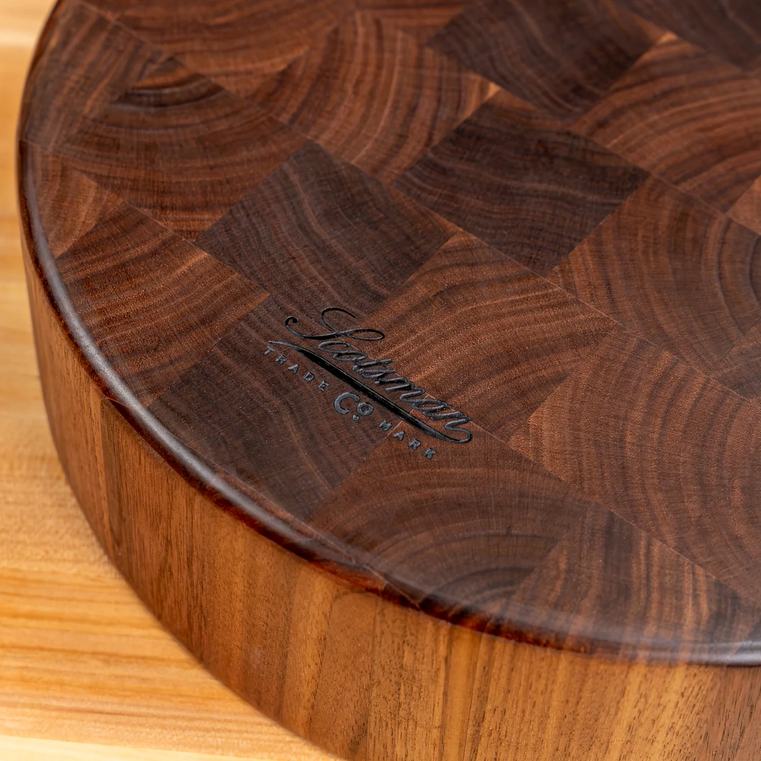 310-walnut-end-grain-round-butcher-block-1.webp