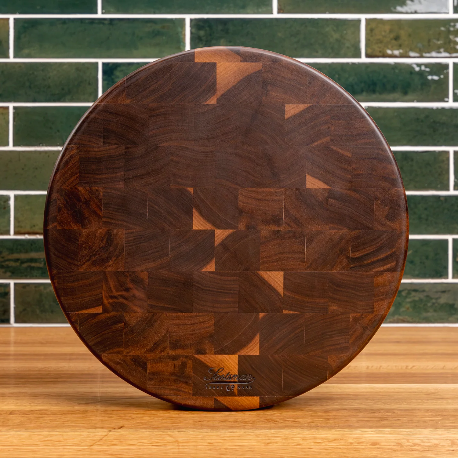 310-walnut-end-grain-round-butcher-block-1.webp