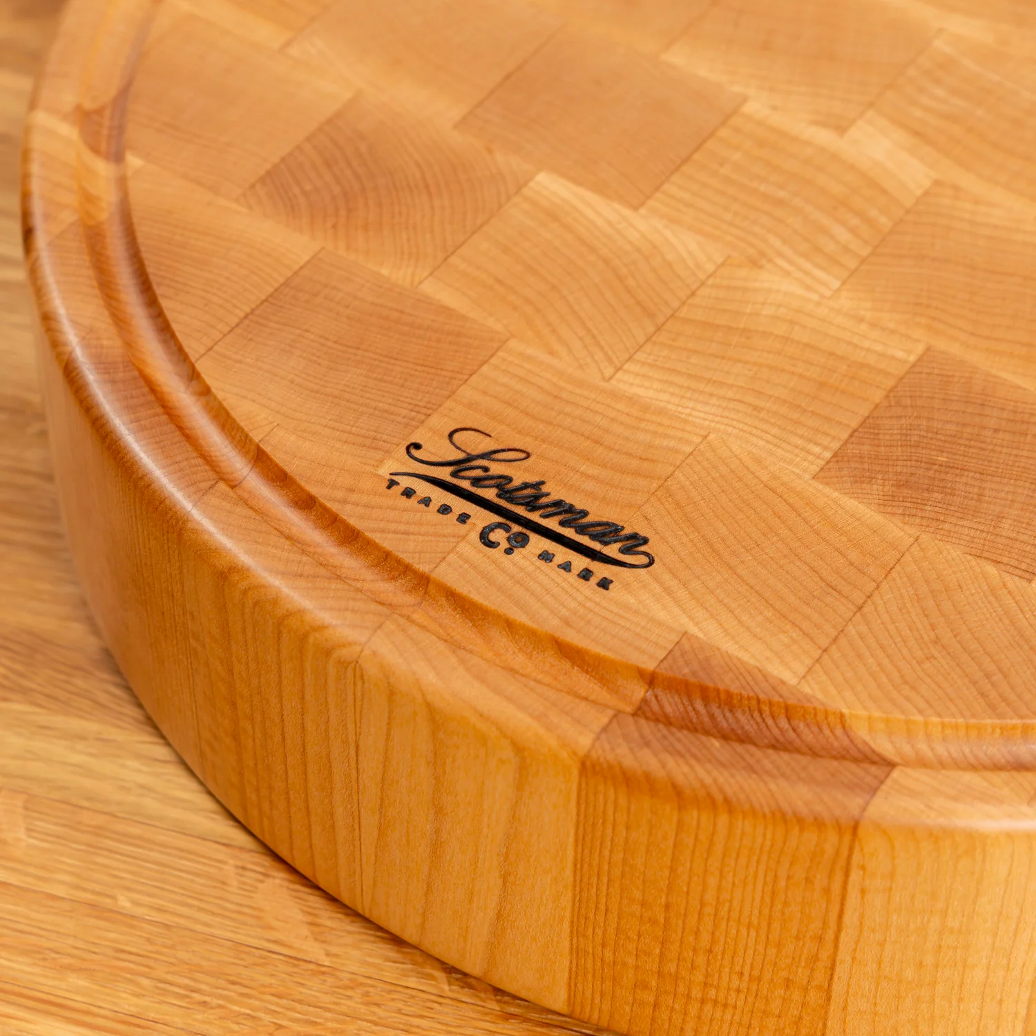 323-maple-end-grain-round-butcher-block-with-juice-groove-1.webp