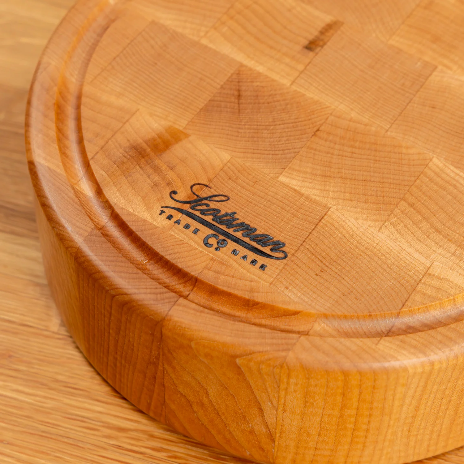 323-maple-end-grain-round-butcher-block-with-juice-groove-1.webp