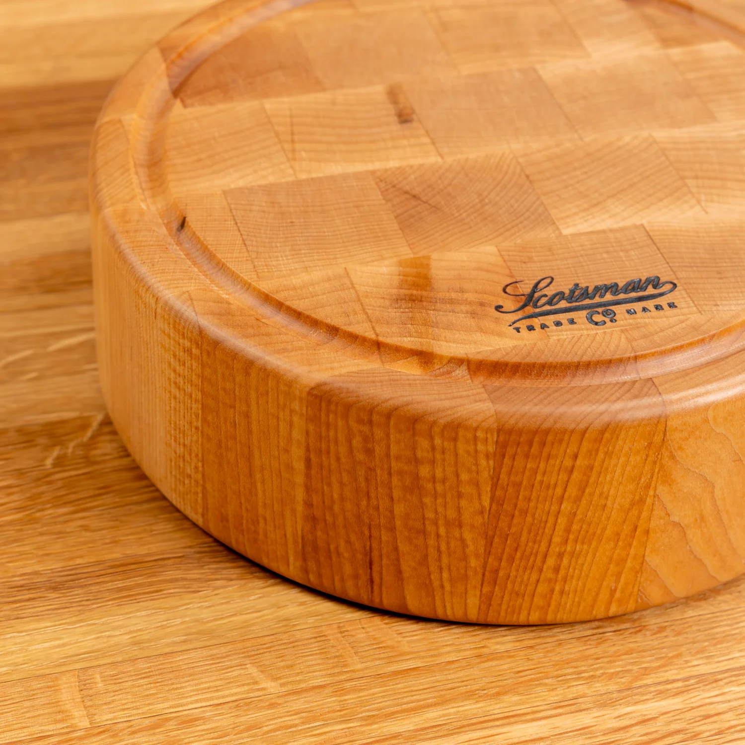 323-maple-end-grain-round-butcher-block-with-juice-groove-1.webp