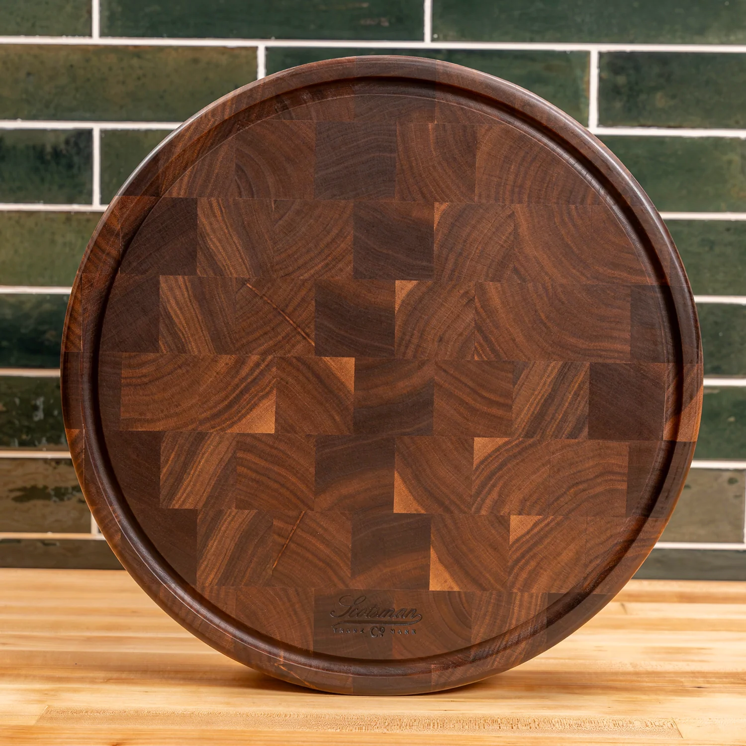 331-walnut-end-grain-round-butcher-block-with-juice-groove-1.webp