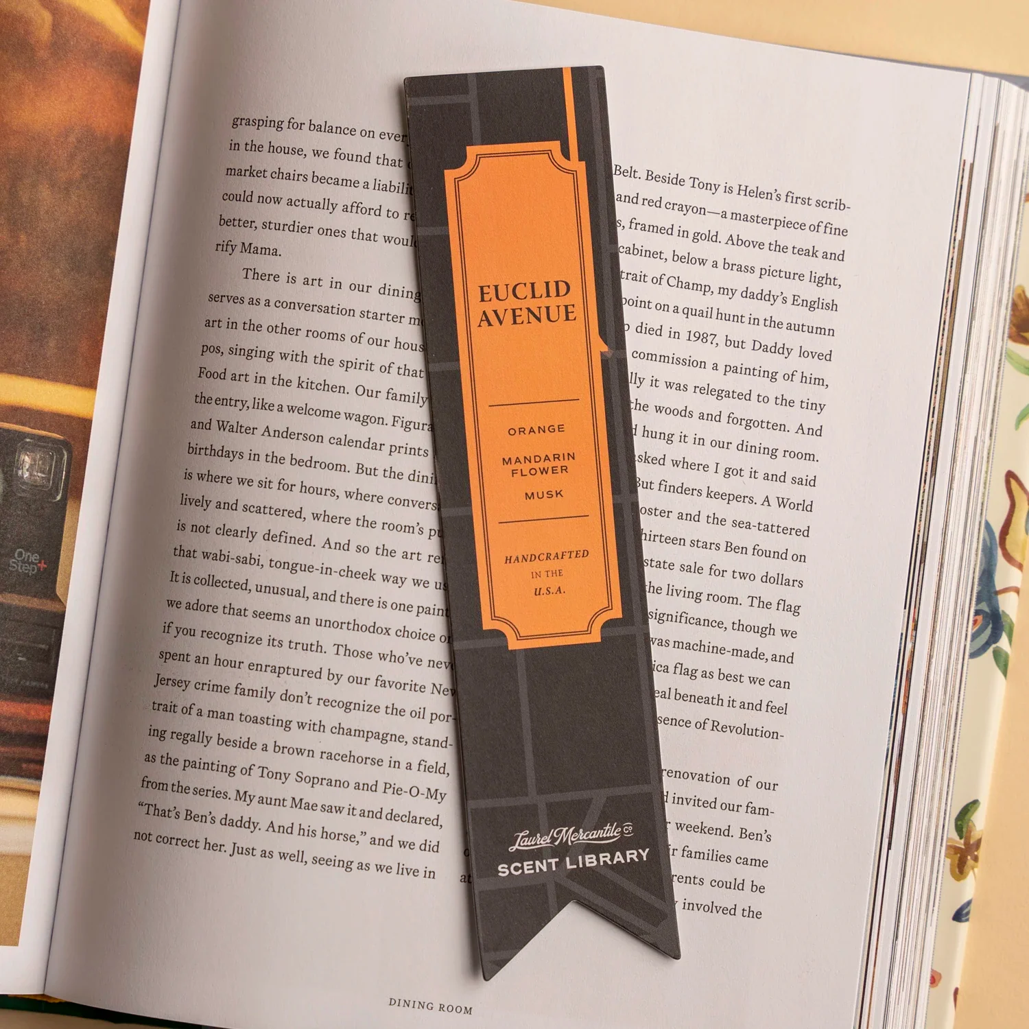 3344-scented-bookmark-avenues-collection-1.webp