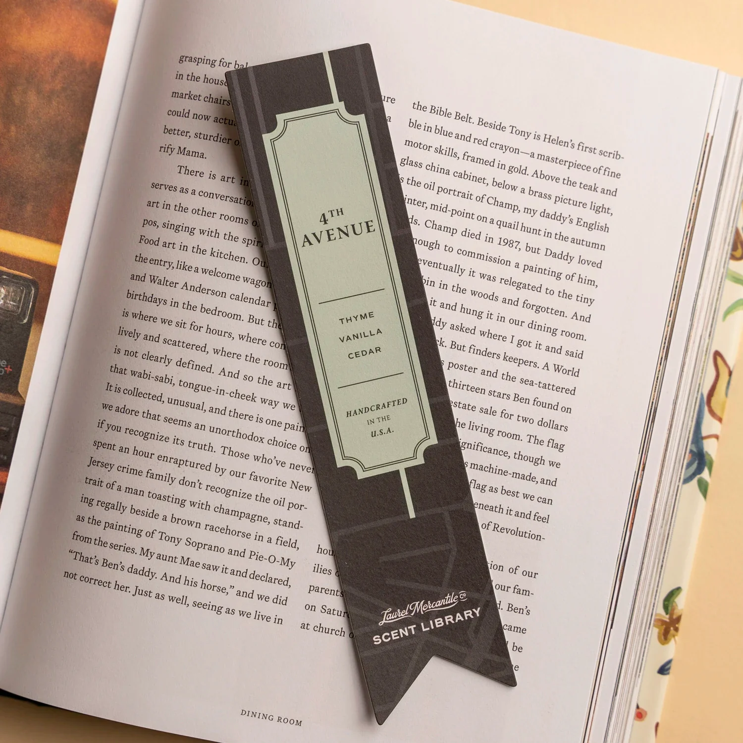 3344-scented-bookmark-avenues-collection-1.webp