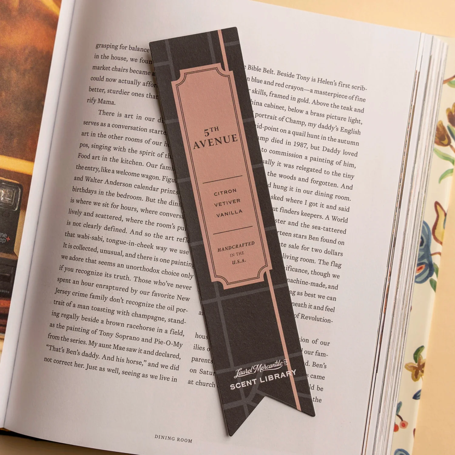 3344-scented-bookmark-avenues-collection-1.webp