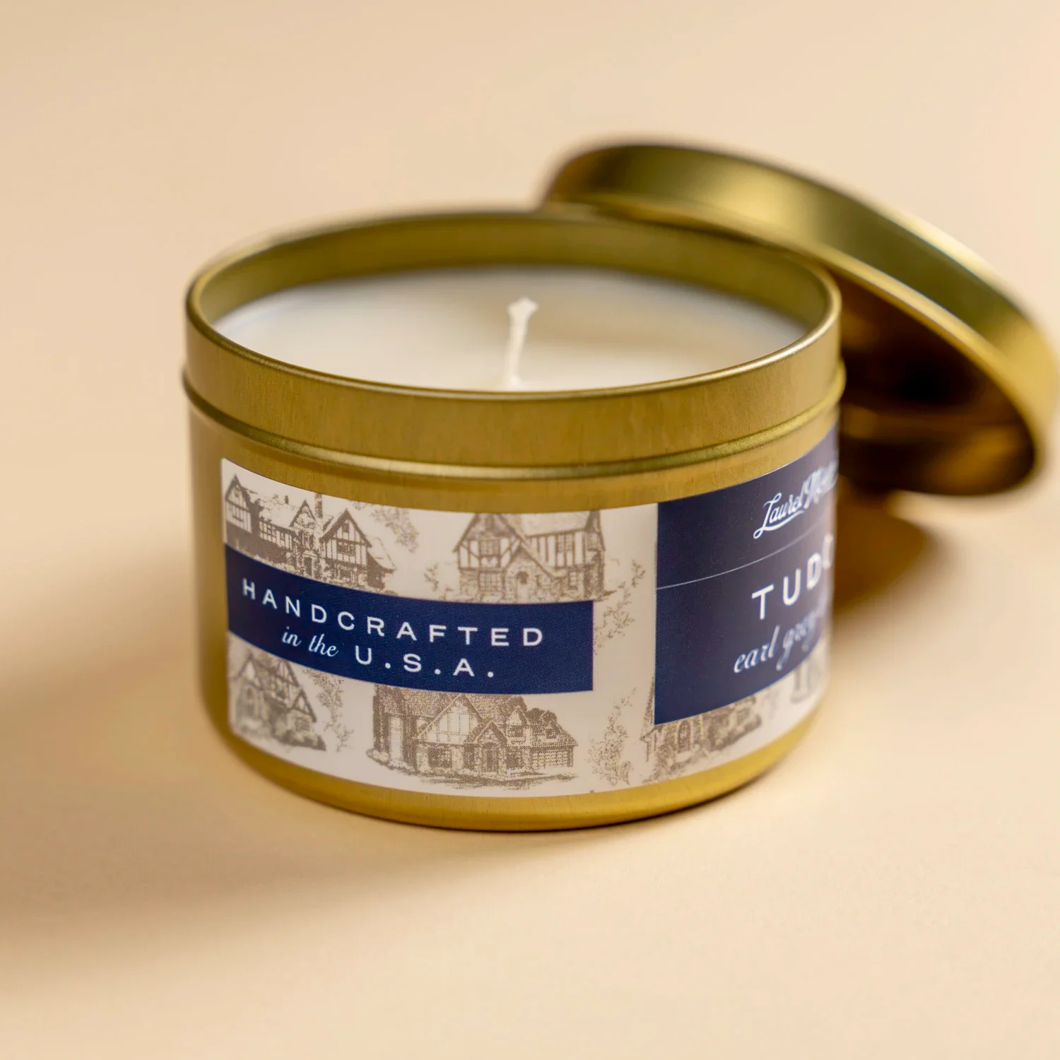 3795-tudor-5-oz-candle-1.webp
