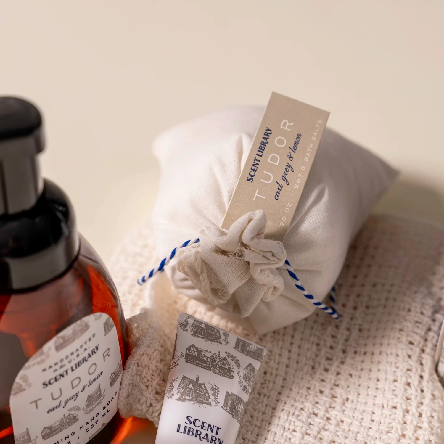 3797-tudor-bath-salt-bag-1.webp