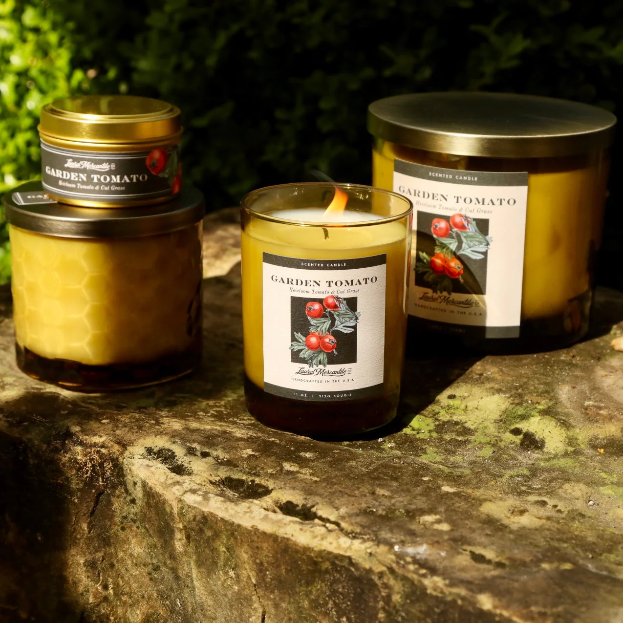 414-garden-tomato-candle-1.webp