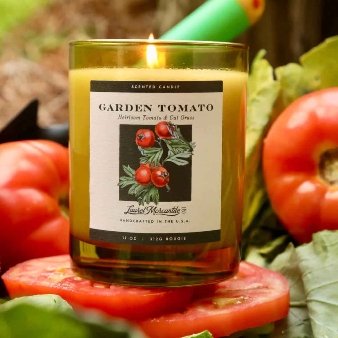 414-garden-tomato-candle-1.webp