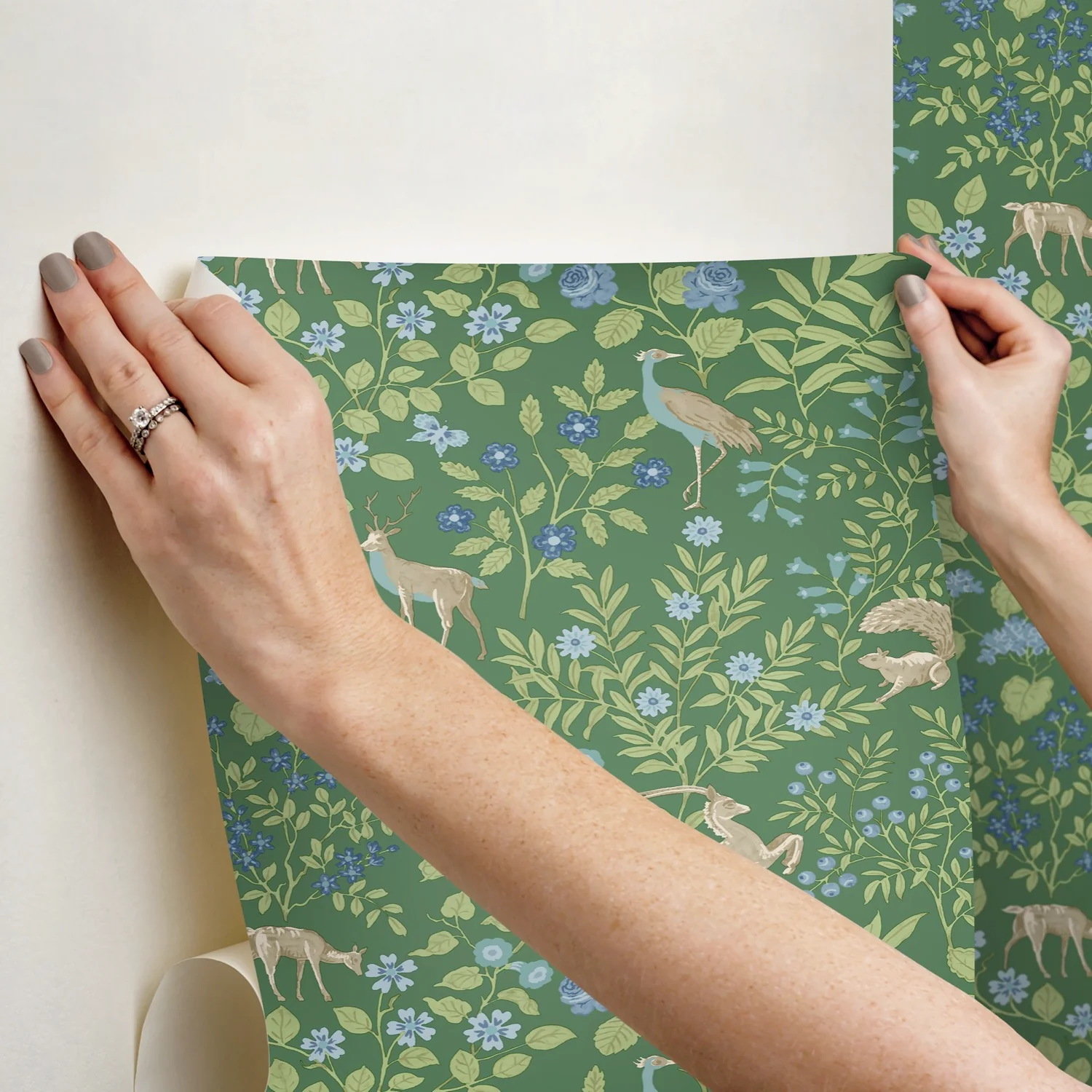 4552-woodland-floral-premium-peel-stick-wallpaper-roll-1.webp
