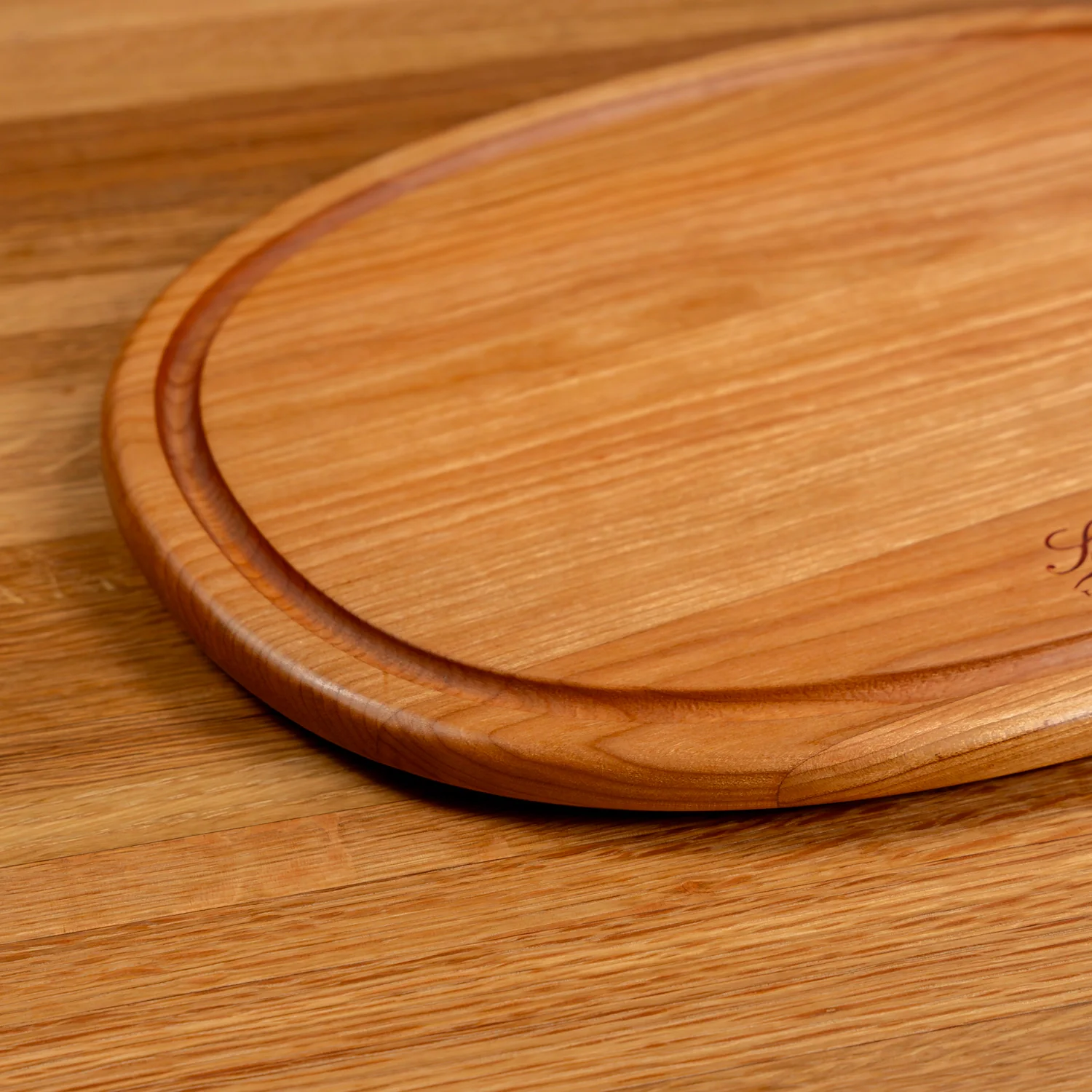 508-cherry-oval-serving-board-with-juice-groove-1.webp