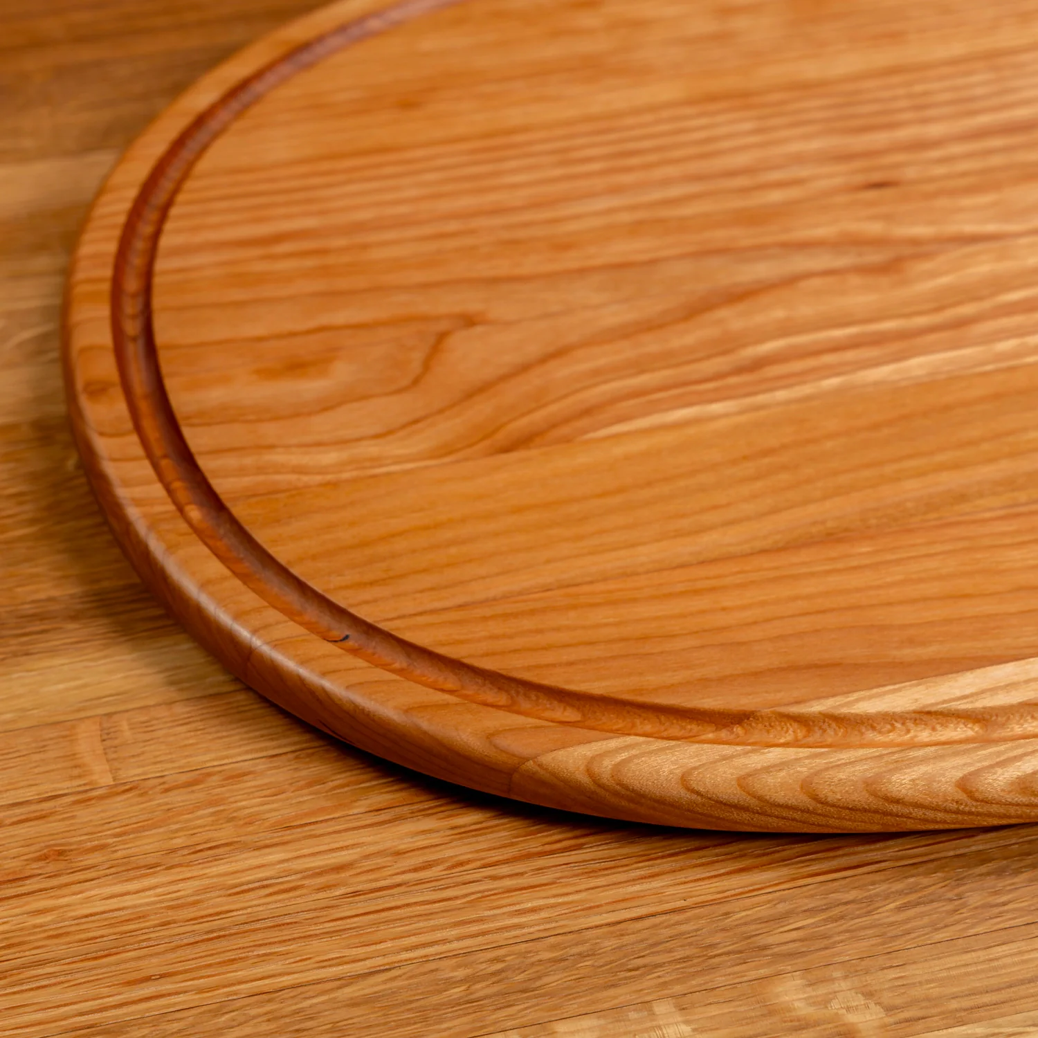 508-cherry-oval-serving-board-with-juice-groove-1.webp