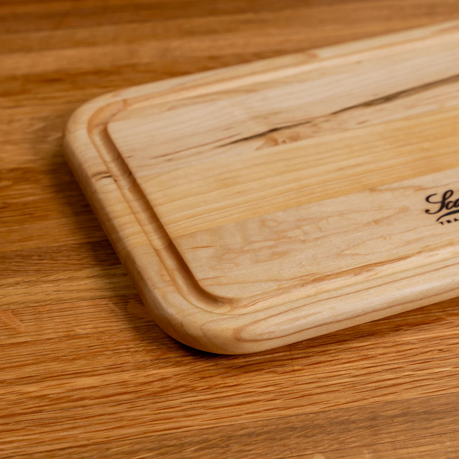 591-maple-rectangle-serving-board-with-juice-groove-1.webp