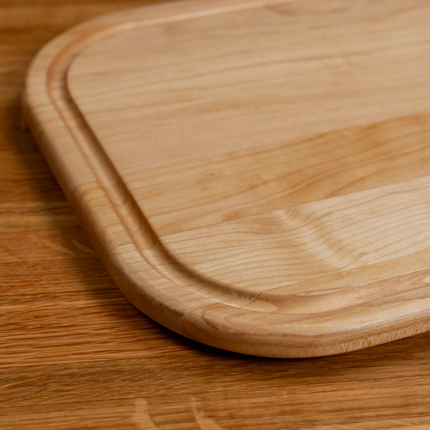 591-maple-rectangle-serving-board-with-juice-groove-1.webp