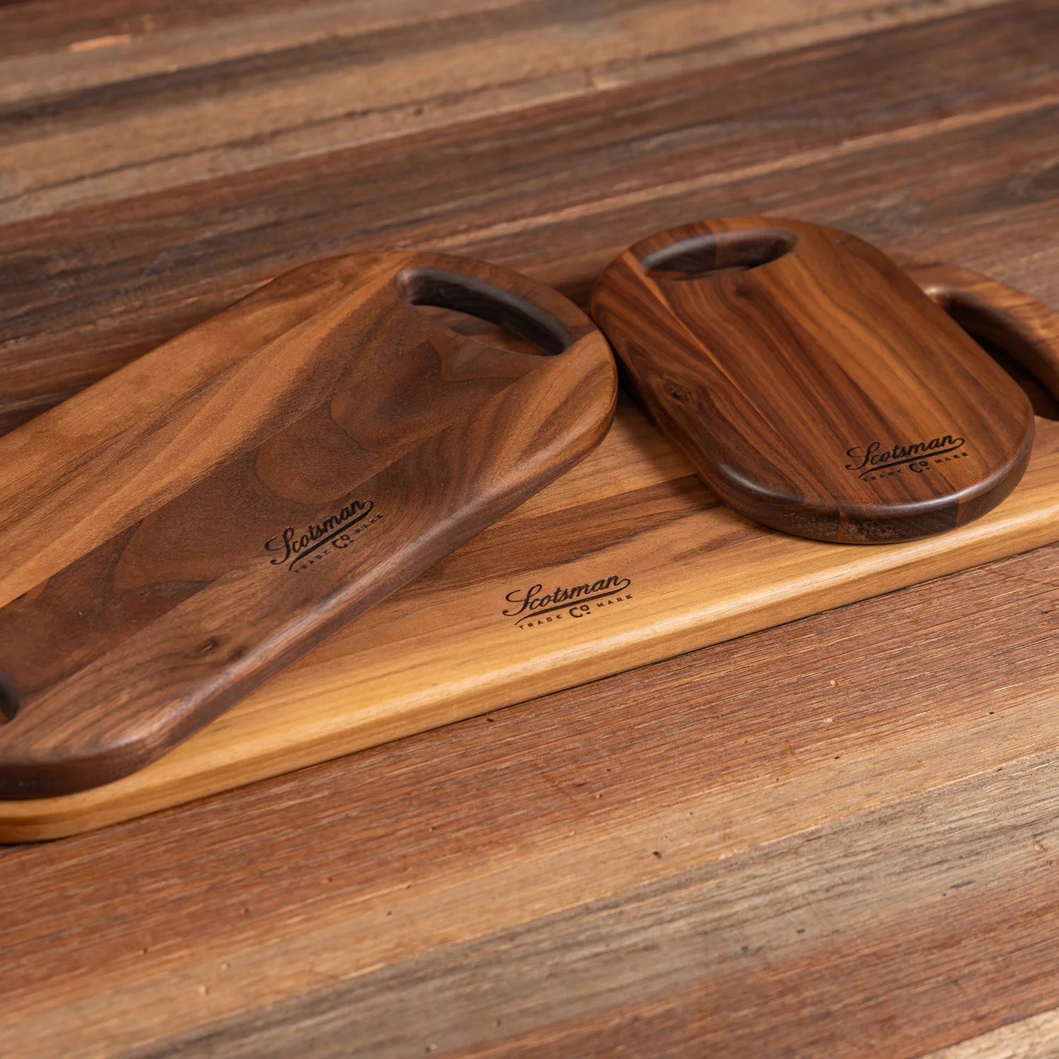 666-walnut-oval-cheese-board-1.webp