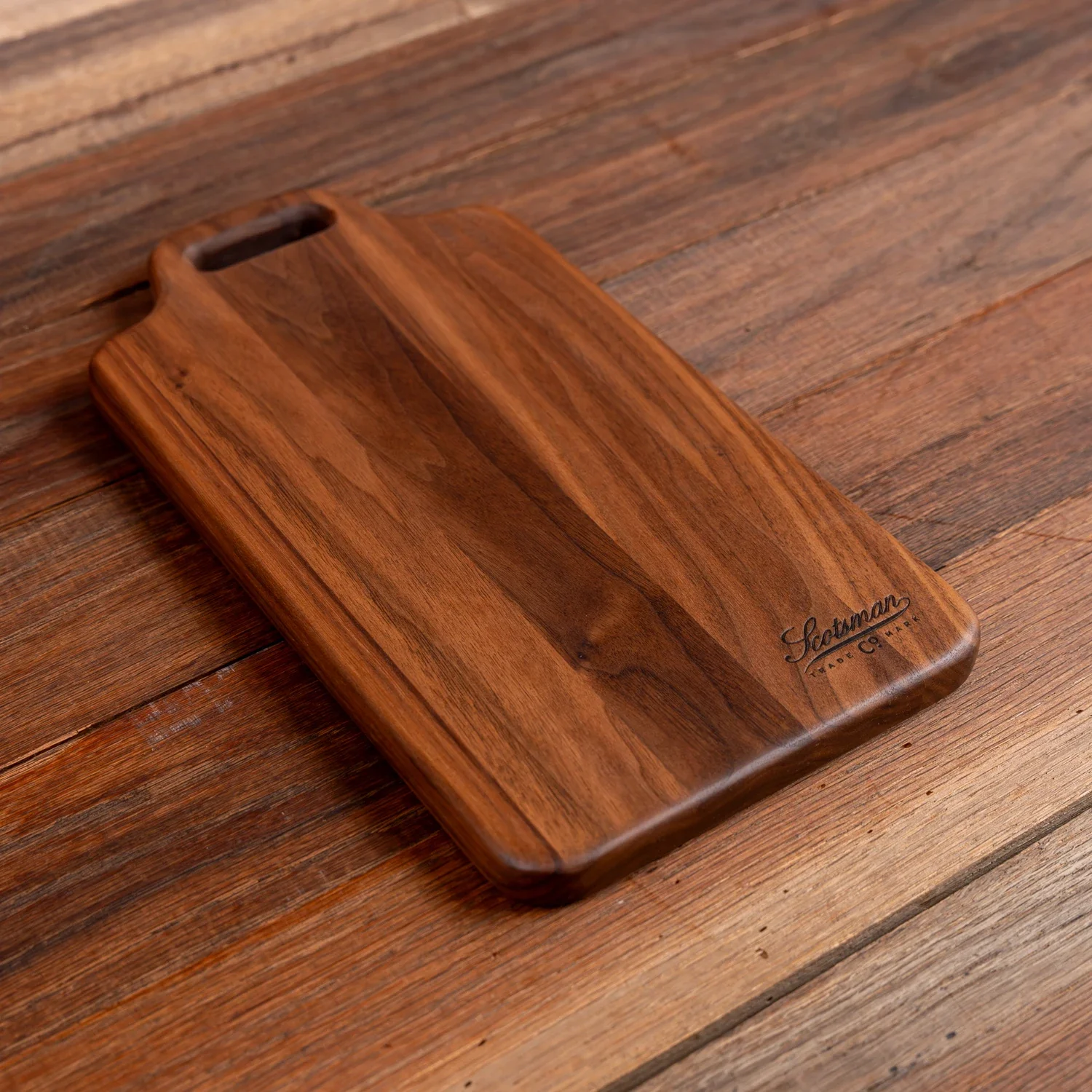 678-walnut-rectangle-cheese-board-1.webp