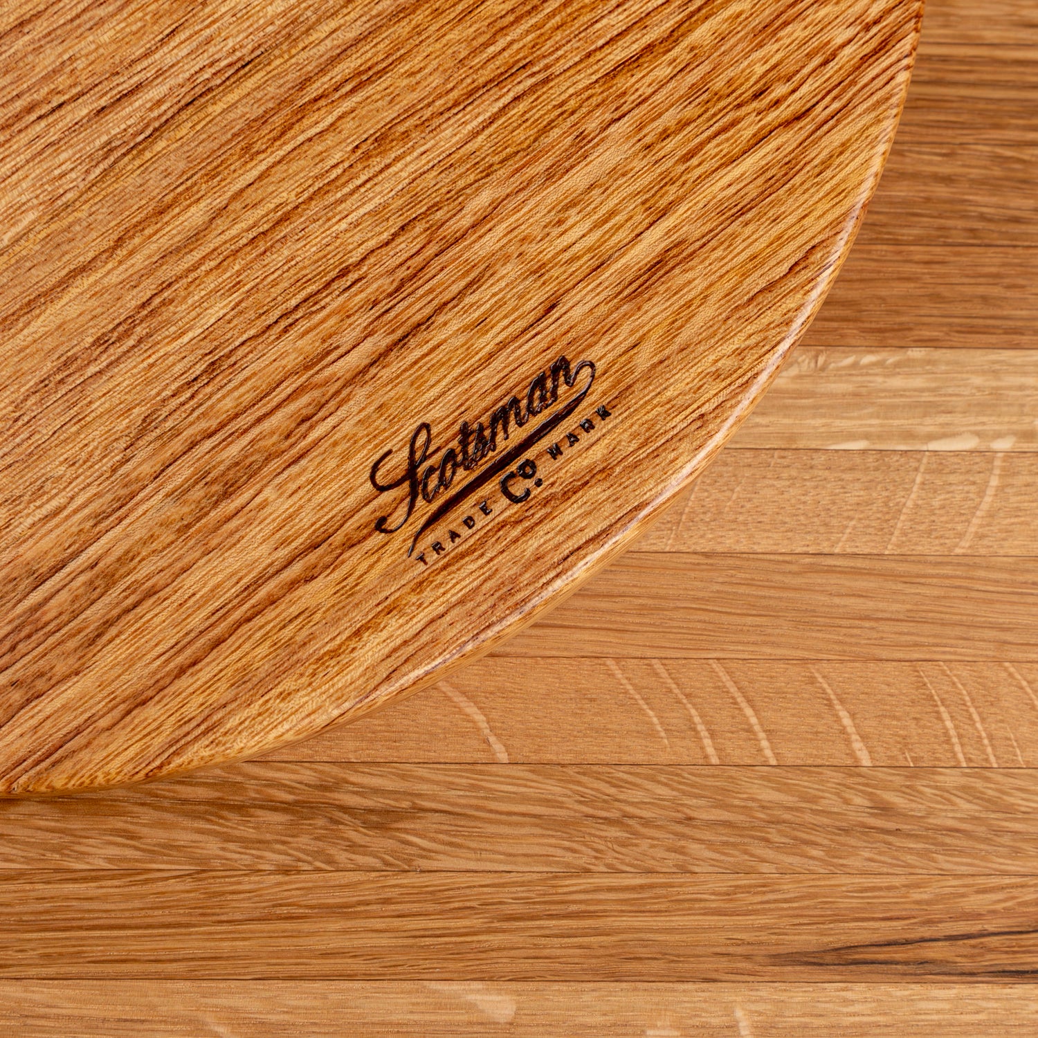 698-brazilian-oak-round-serving-tray-1.webp