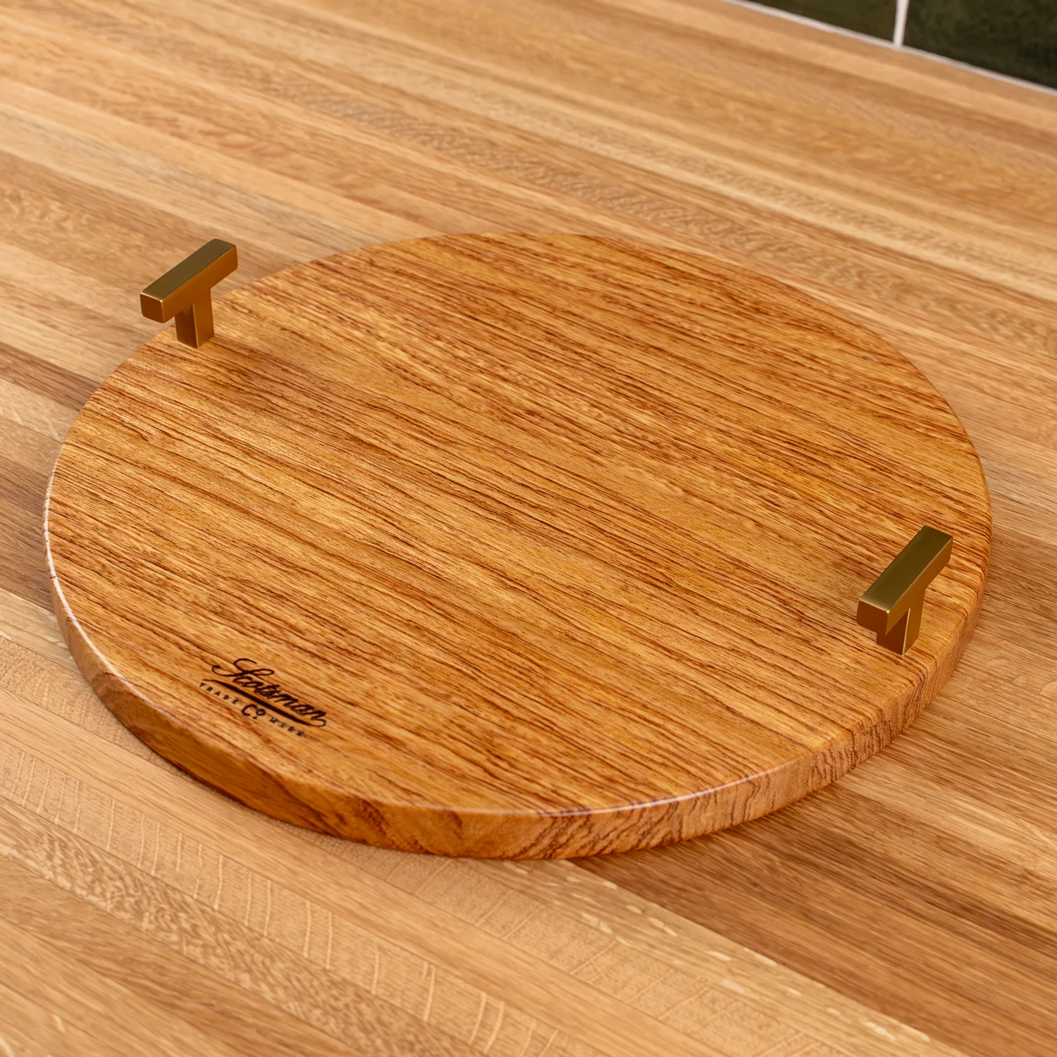 698-brazilian-oak-round-serving-tray-1.webp