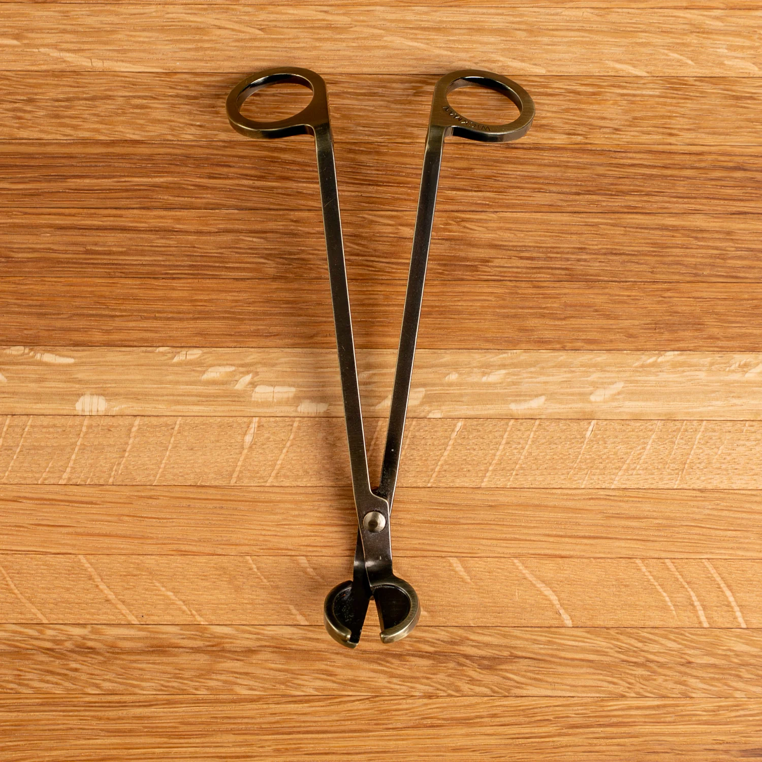 774-antique-brass-wick-trimmer-1.webp