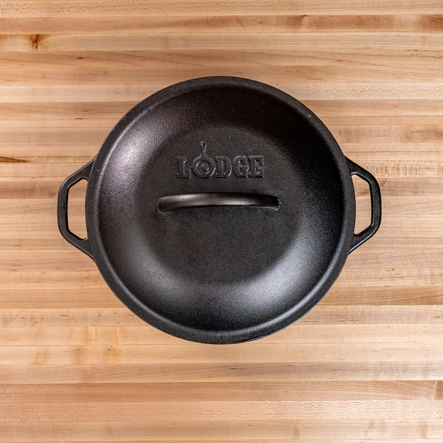 948-cast-iron-5-quart-dutch-oven-2.webp